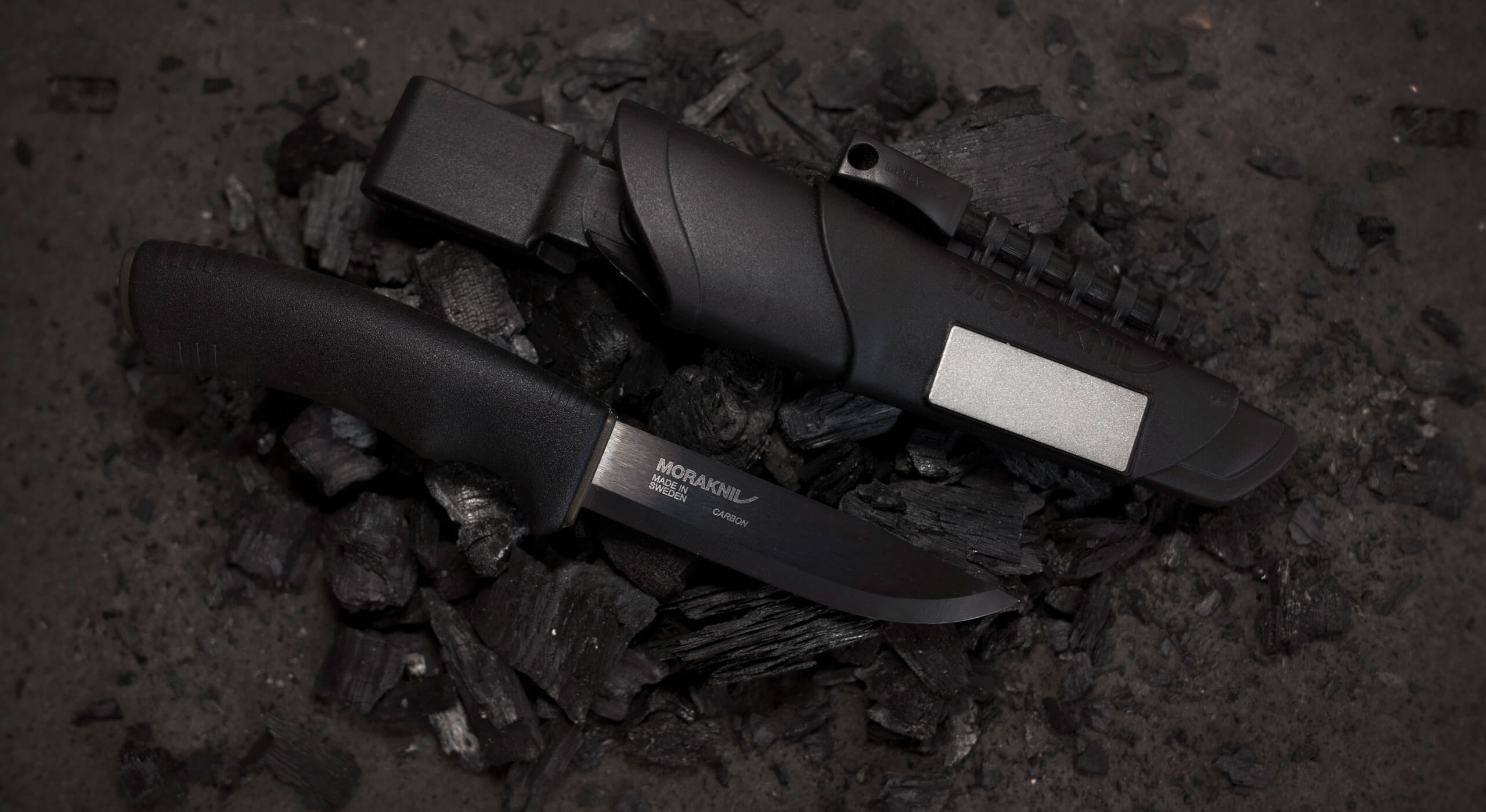 Bushcraft-Survival-BlackBlade-_C_-Black_pe01.jpg