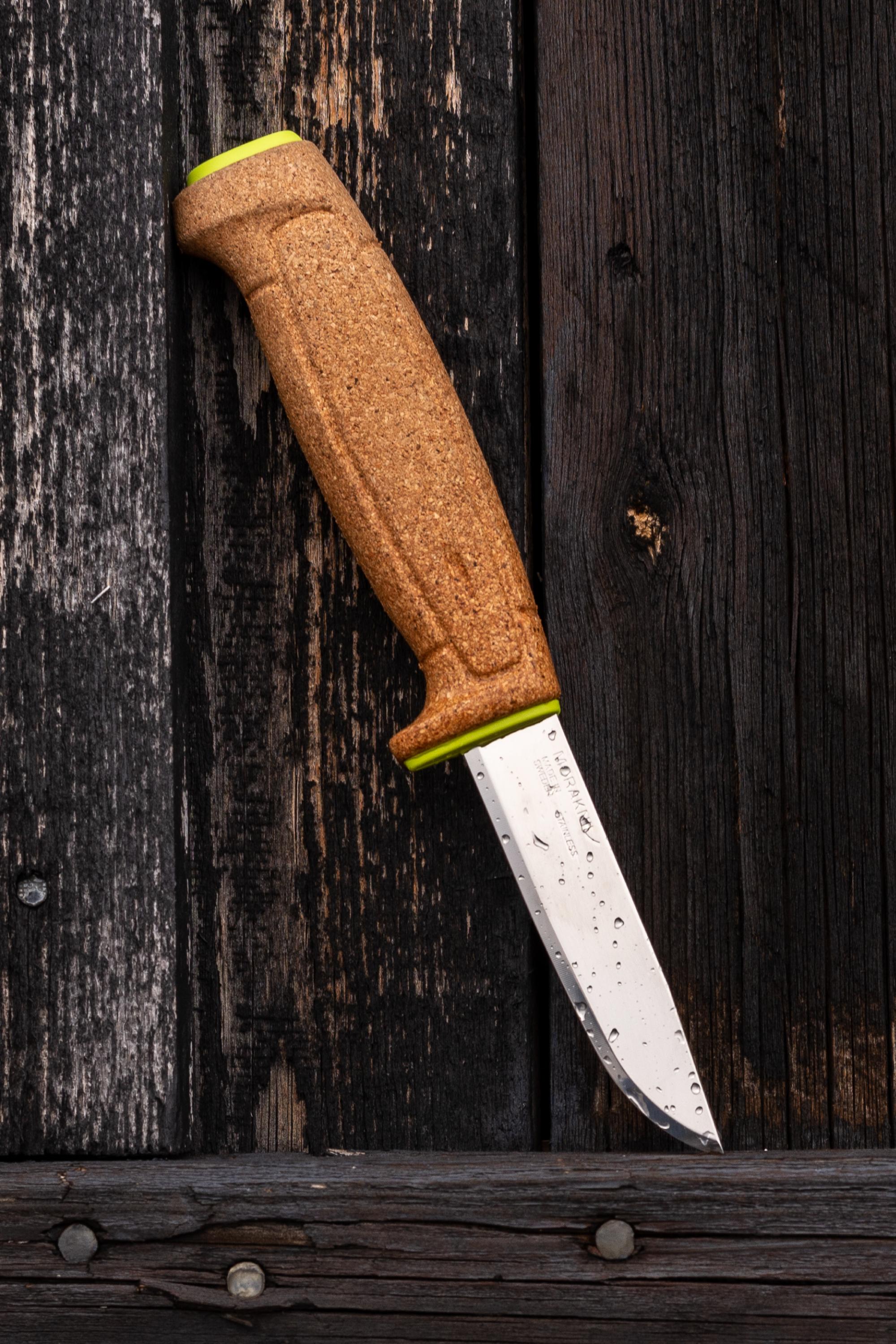 Floating_Knife_S_Green_Lifestyle_2_3.png