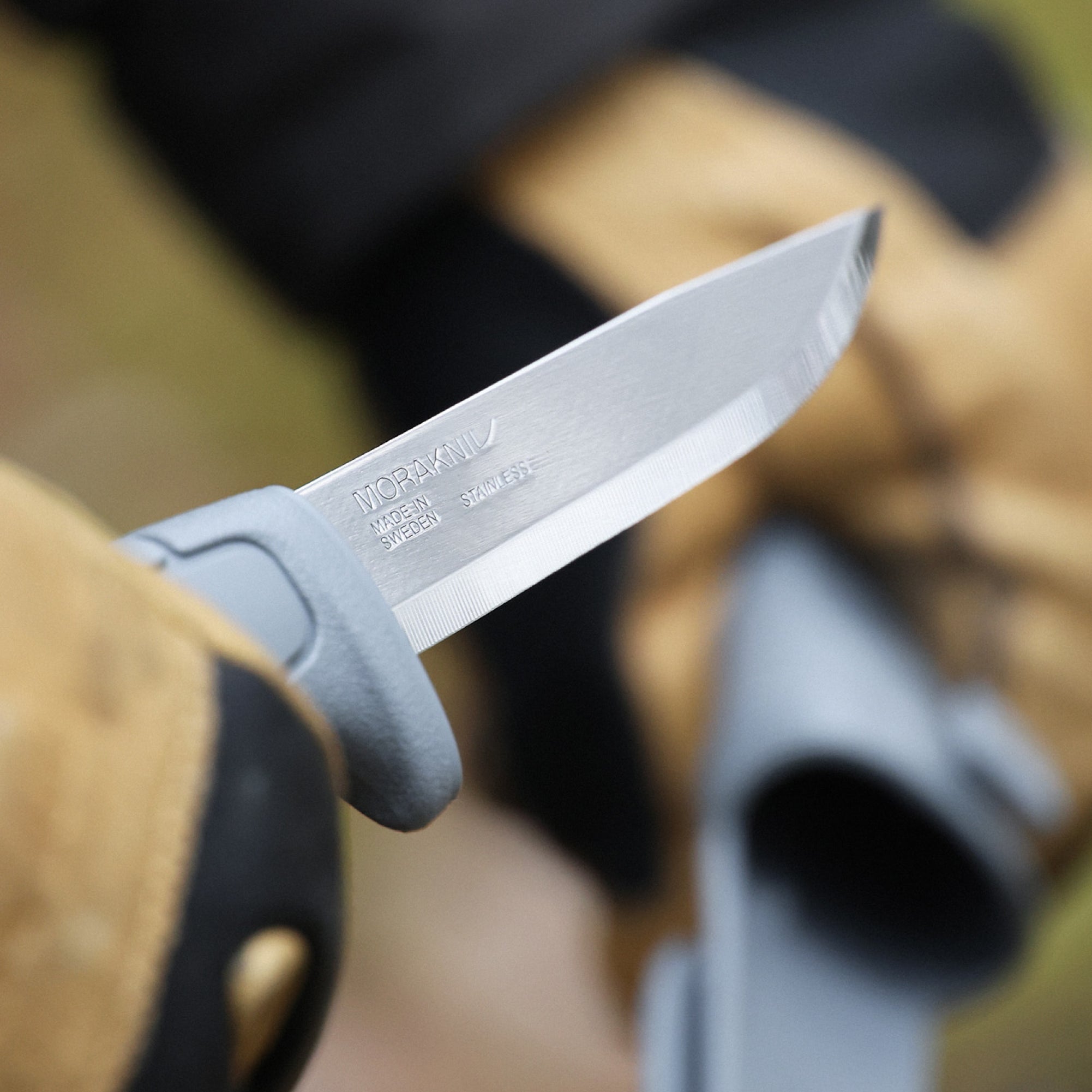 Morakniv_Basic_546_SE_Grey_Lifestyle.jpg