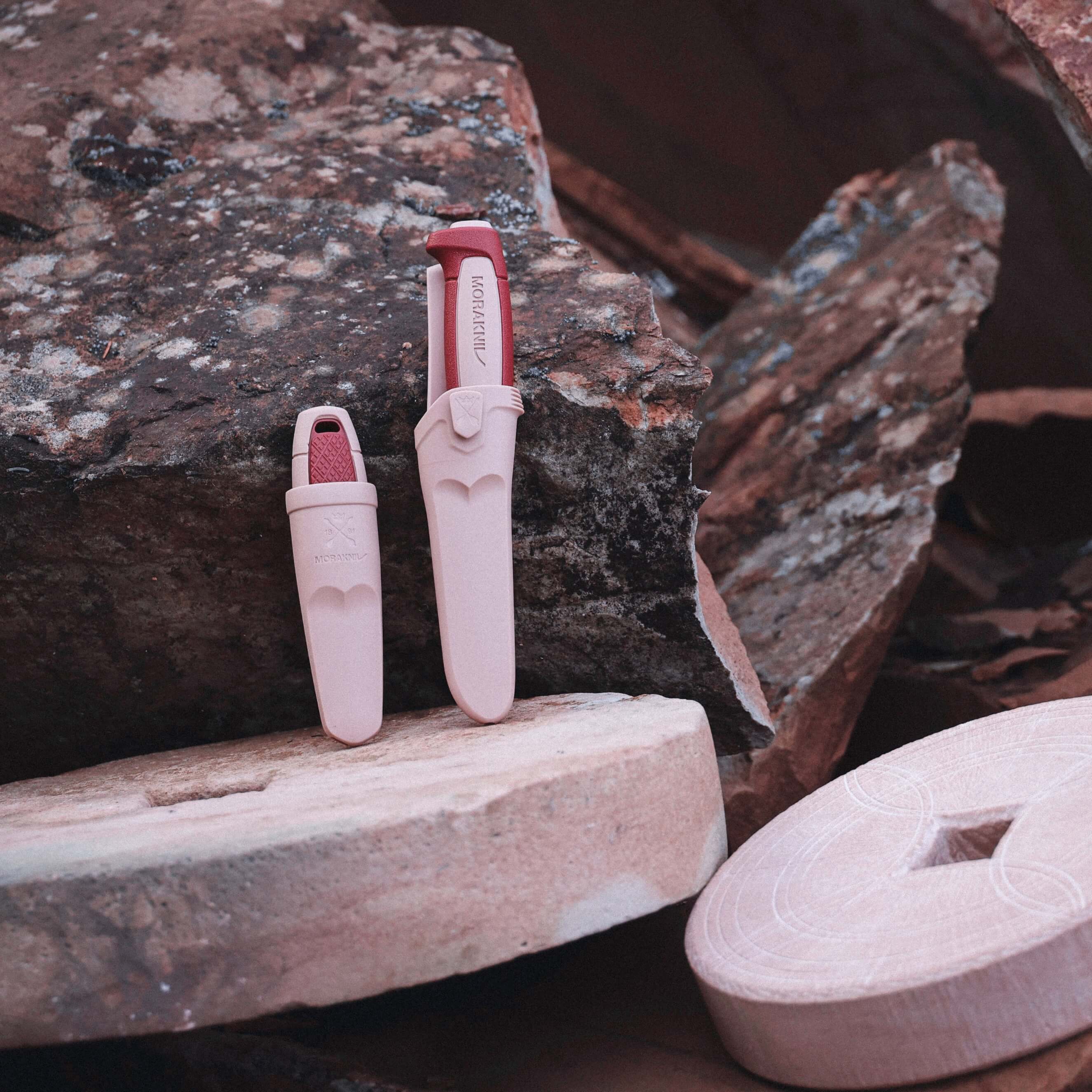 Morakniv presenterar Årets färg 2026: Orsa Sandstone och Dala Red