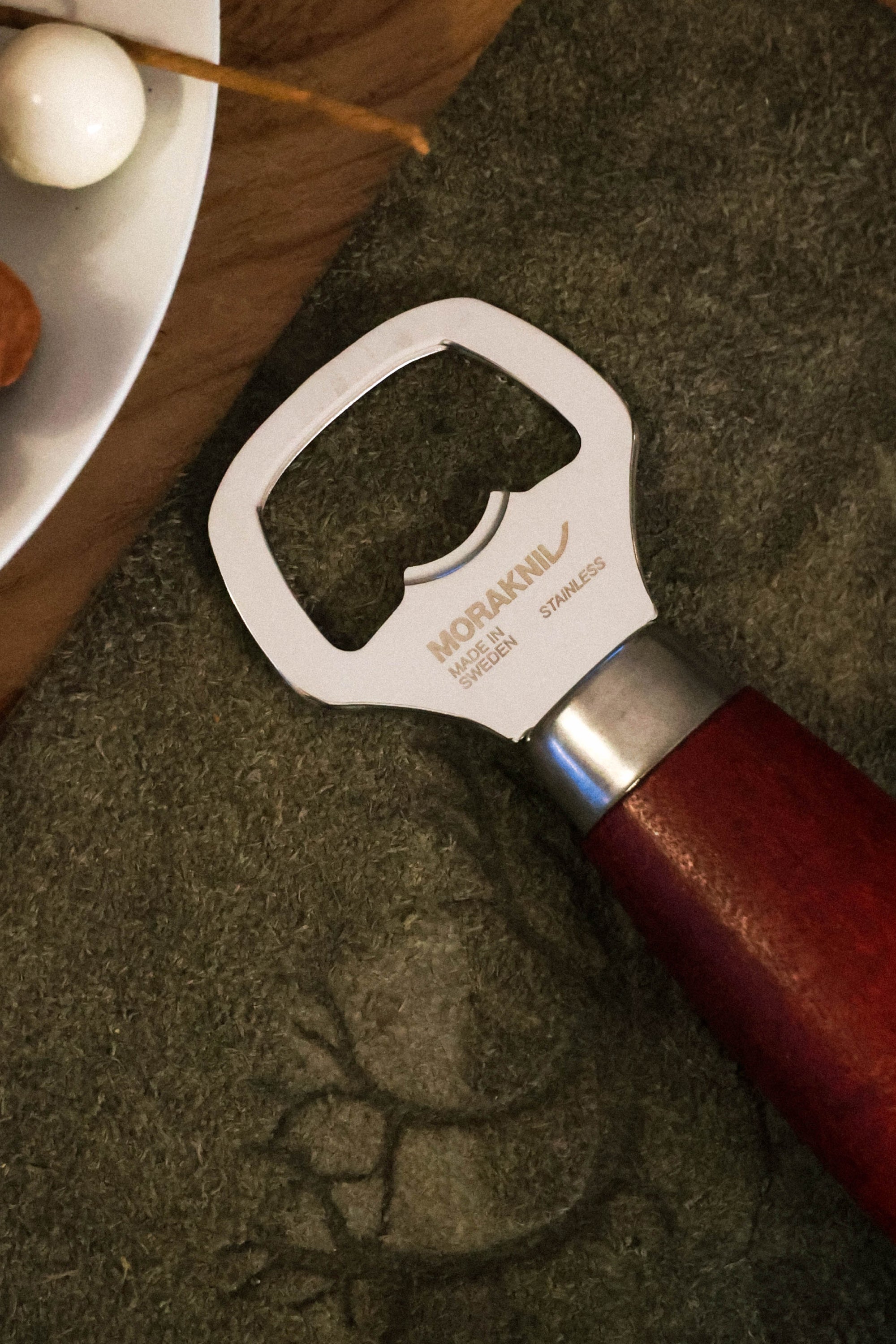 Bottle_Opener_Lifestyle_2_3.jpg