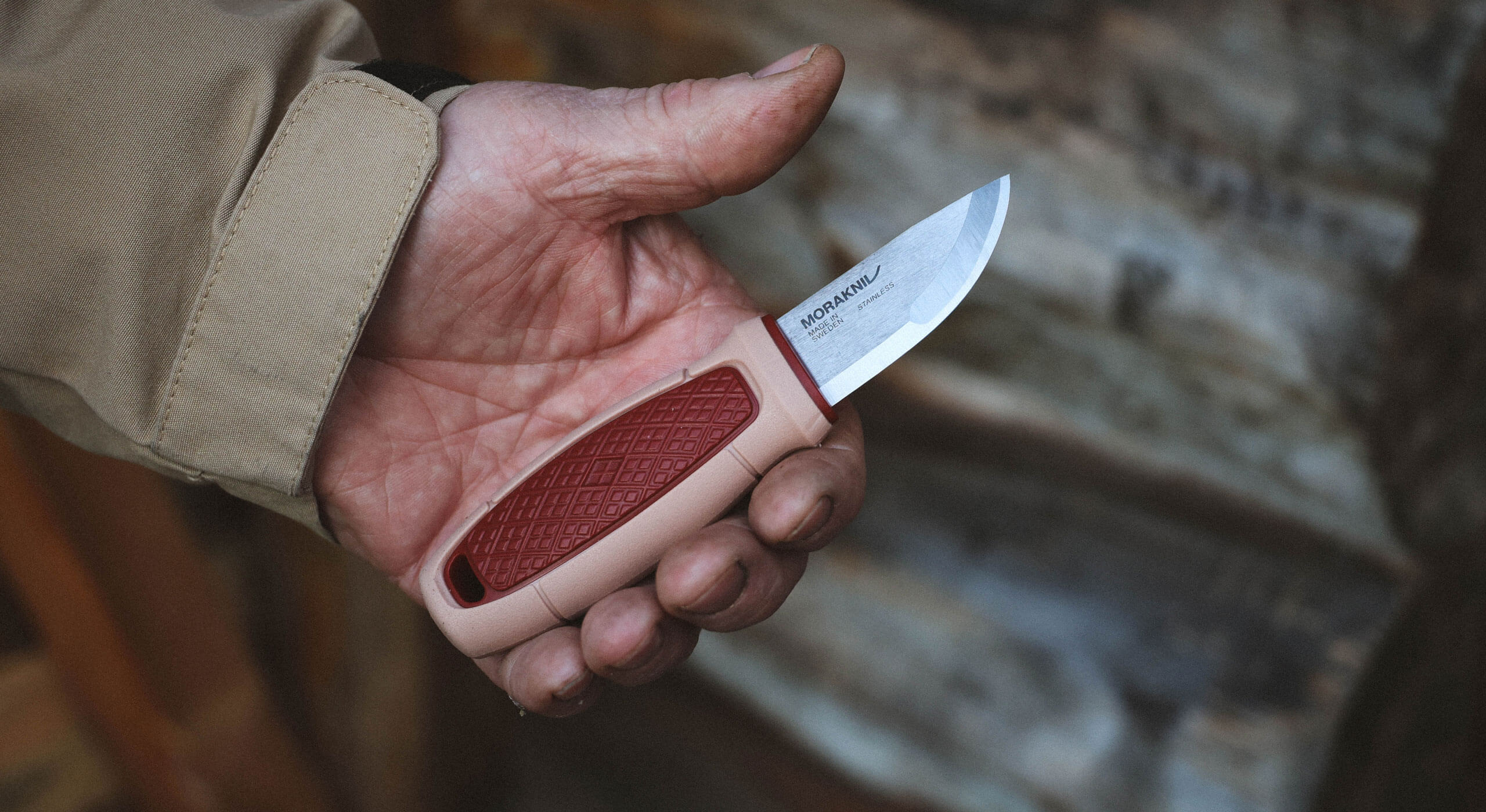 A hand holding the Eldris Color of the Year 2026 (S) knife