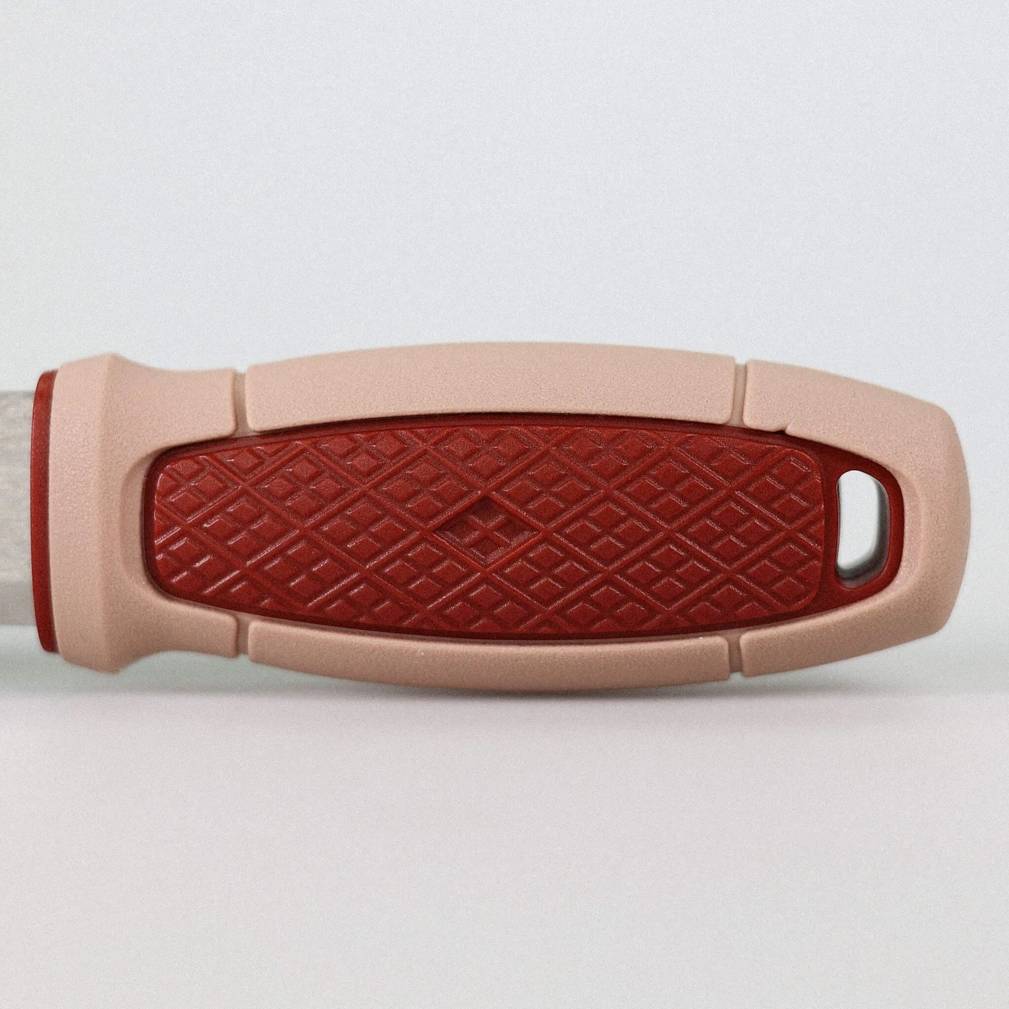 Close-up of the handle on Eldris Color of the Year 2026 (S)