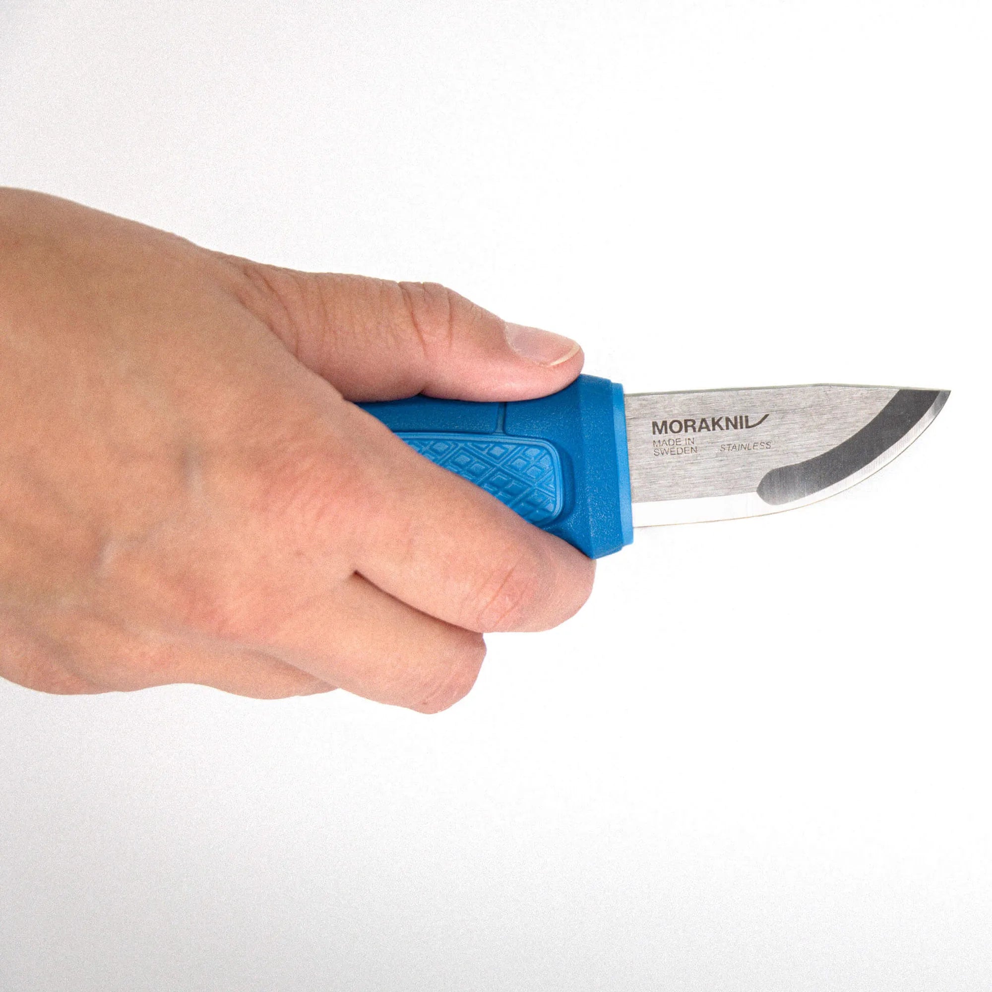 Eldris_Blue_Knife_Hand