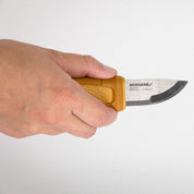 Eldris_Yellow_Knife_Hand
