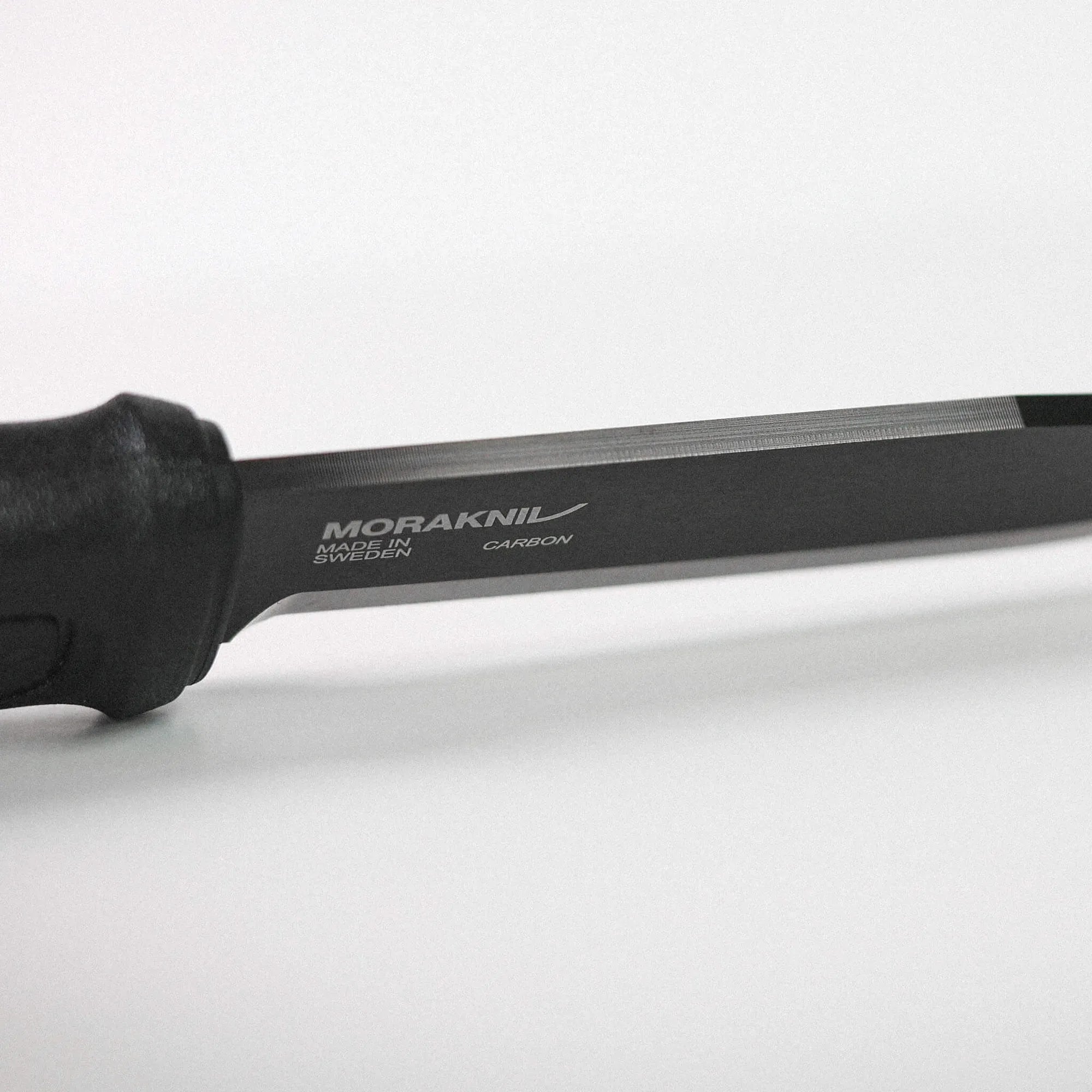 Garberg_BB_Black_Knife_Spine