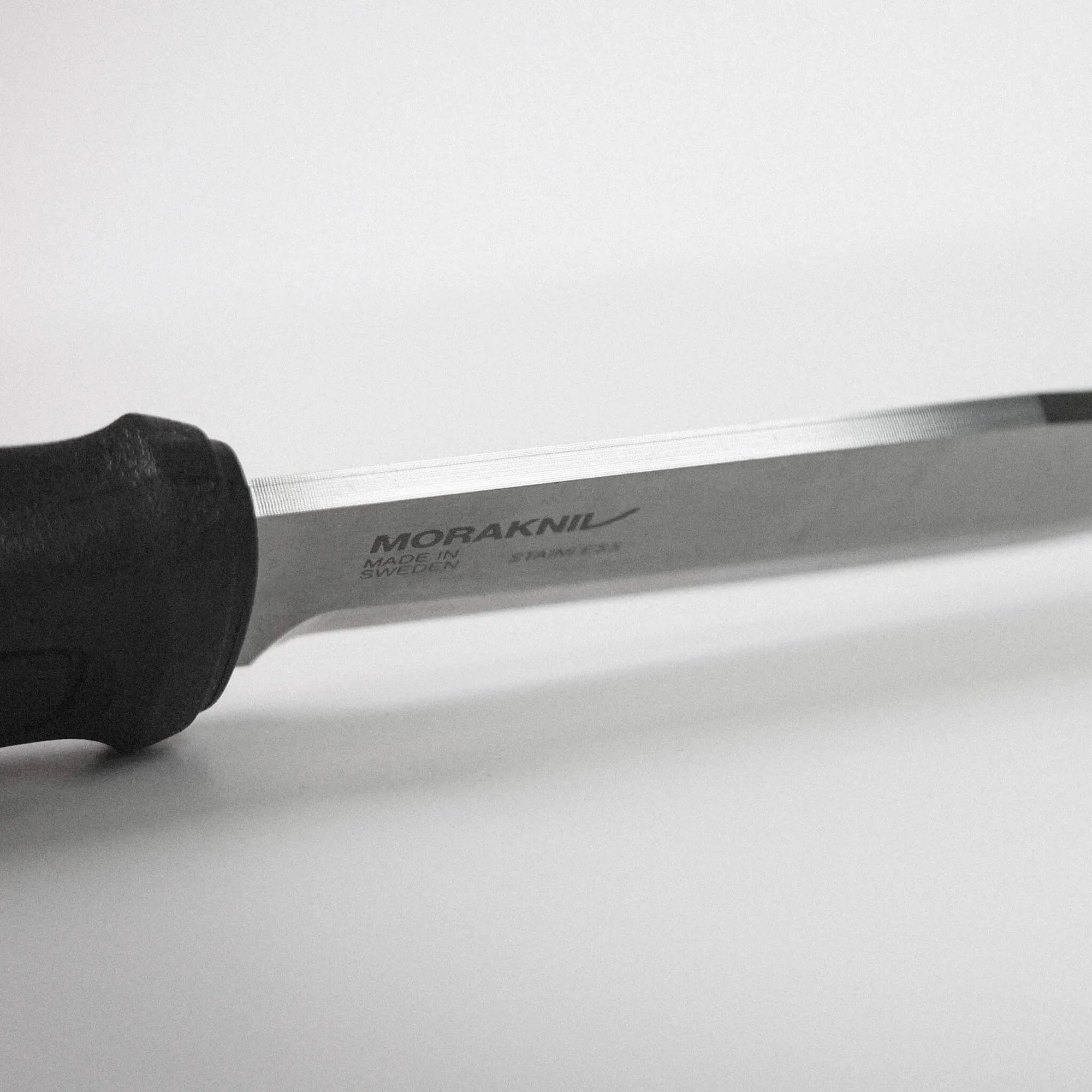 Garberg_S_Black_Knife_Spine