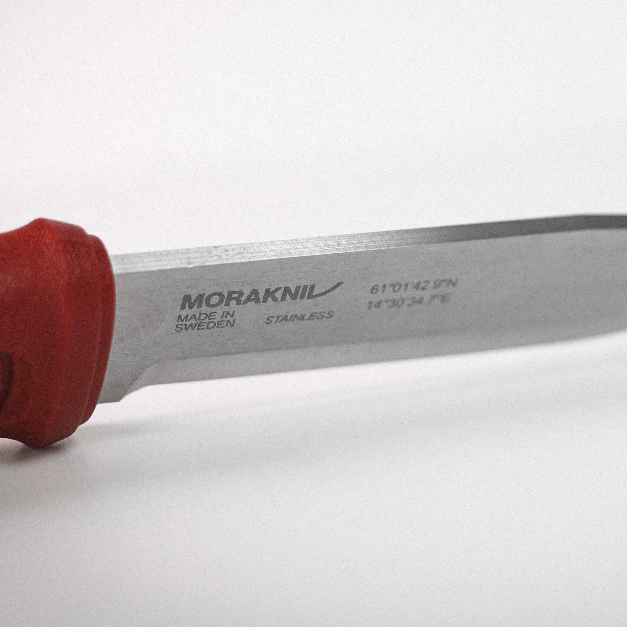 Garberg_S_DalaRed_Knife_Spine