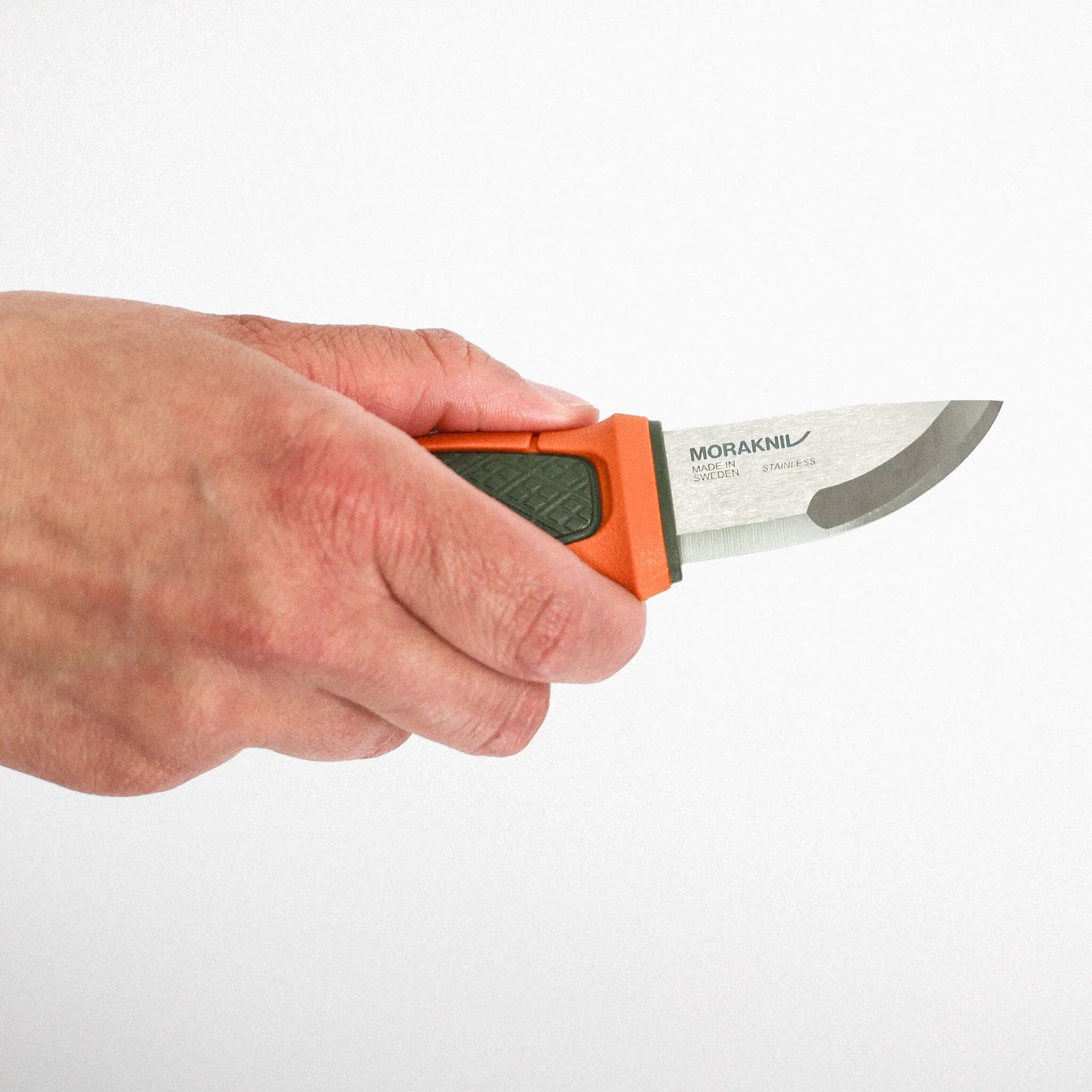 Hunting_Eldris_S_Knife_Hand
