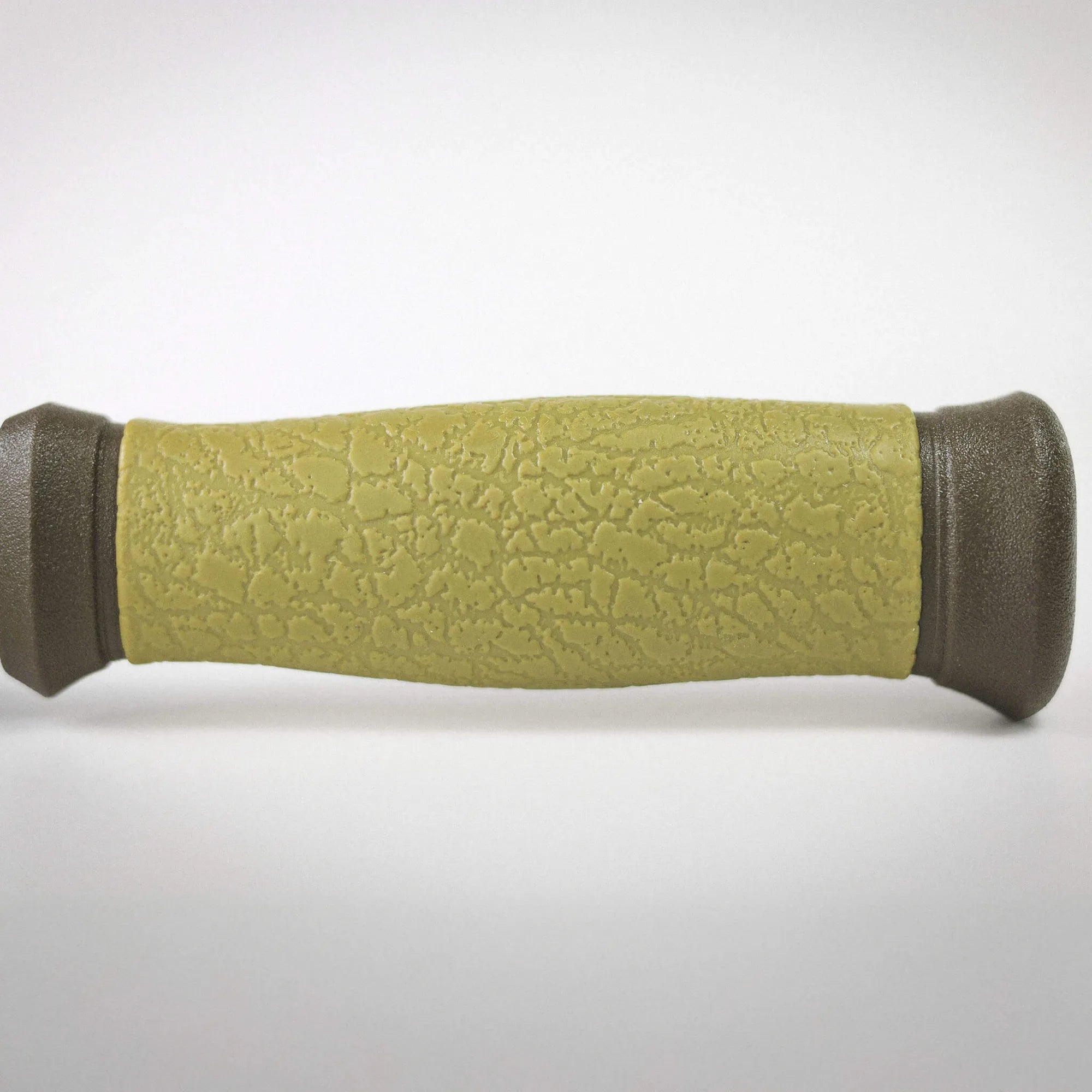 Mora_2000_Handle_Closeup