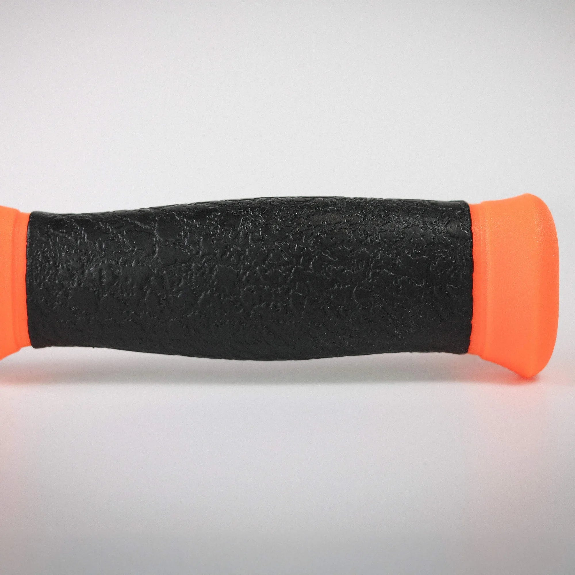 Mora_2000_HiVis_Orange_Handle_Closeup