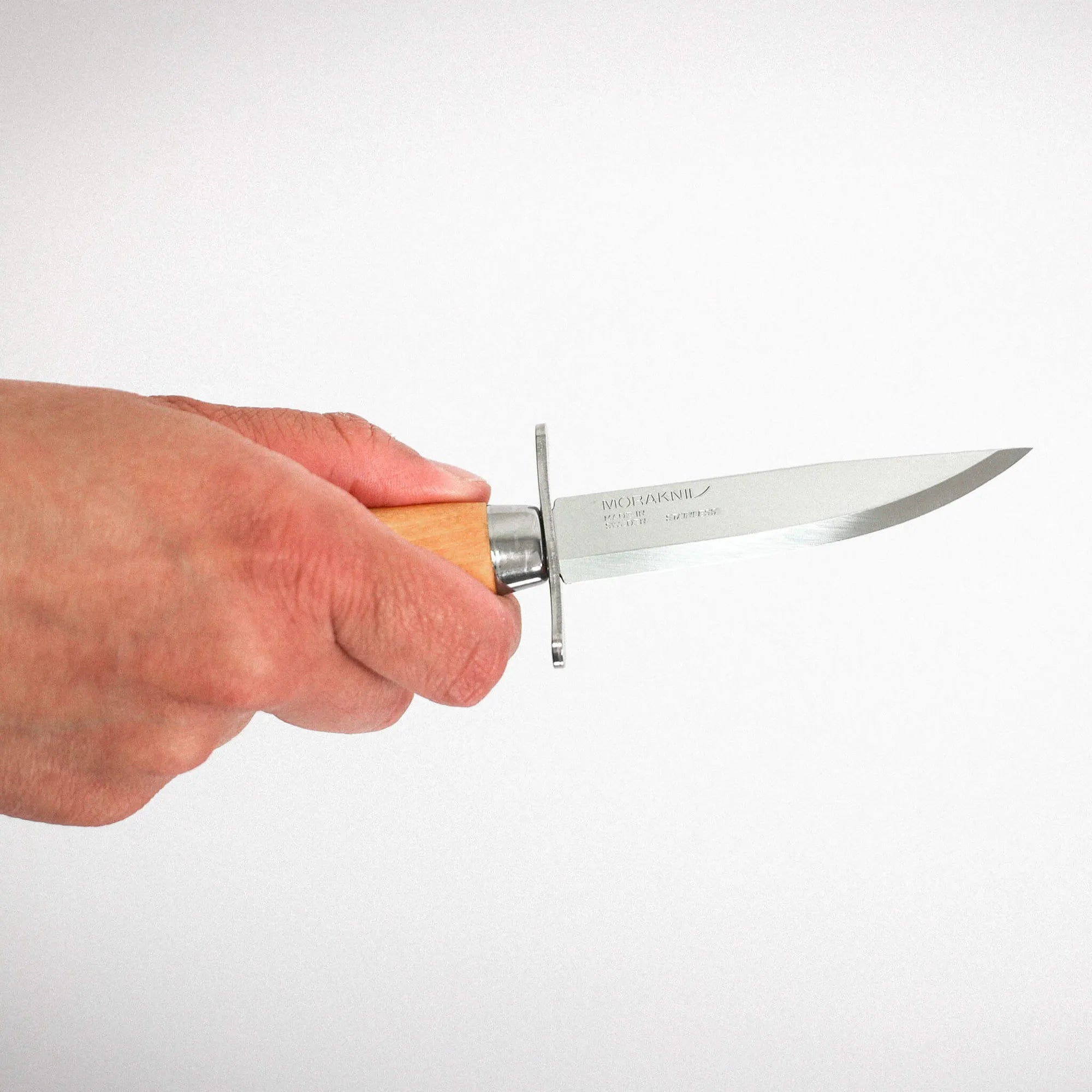 Scout_39_Natural_Knife_Hand