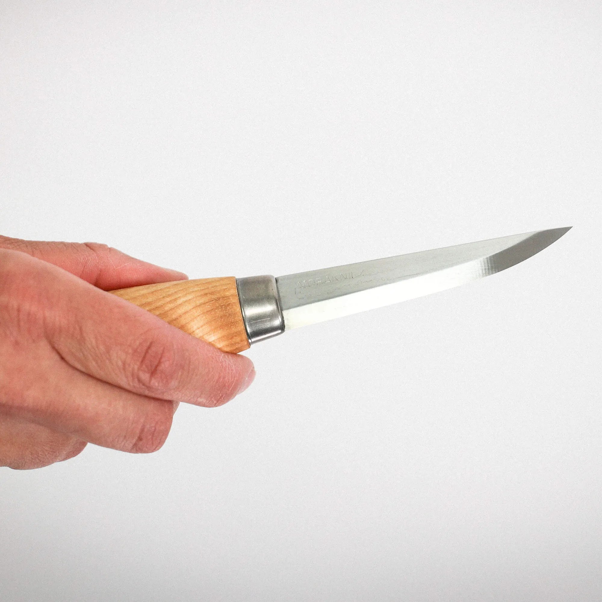 Carving knife_106_LC_Knife_Hand