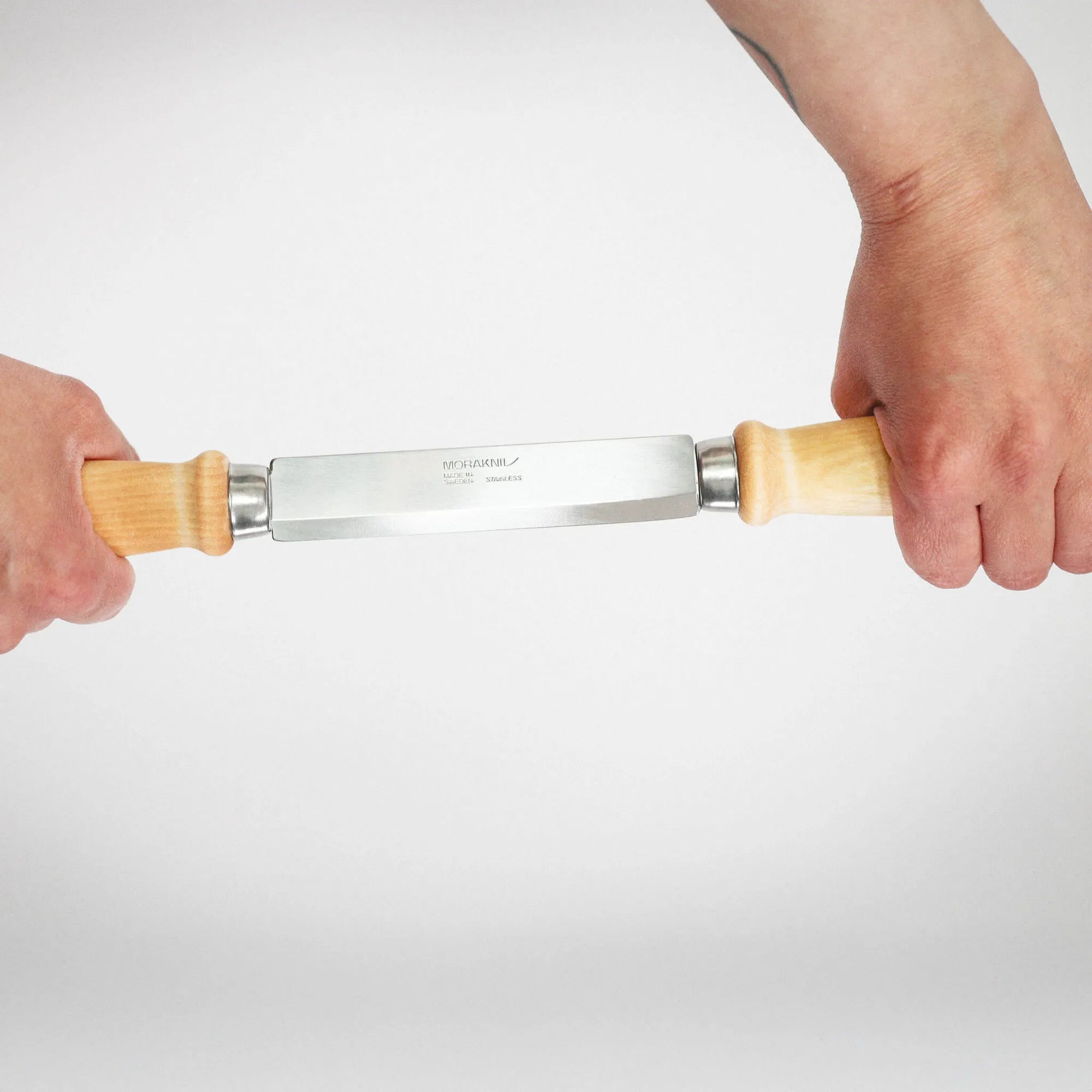 Buckle knife_220_S_Knife_Hand