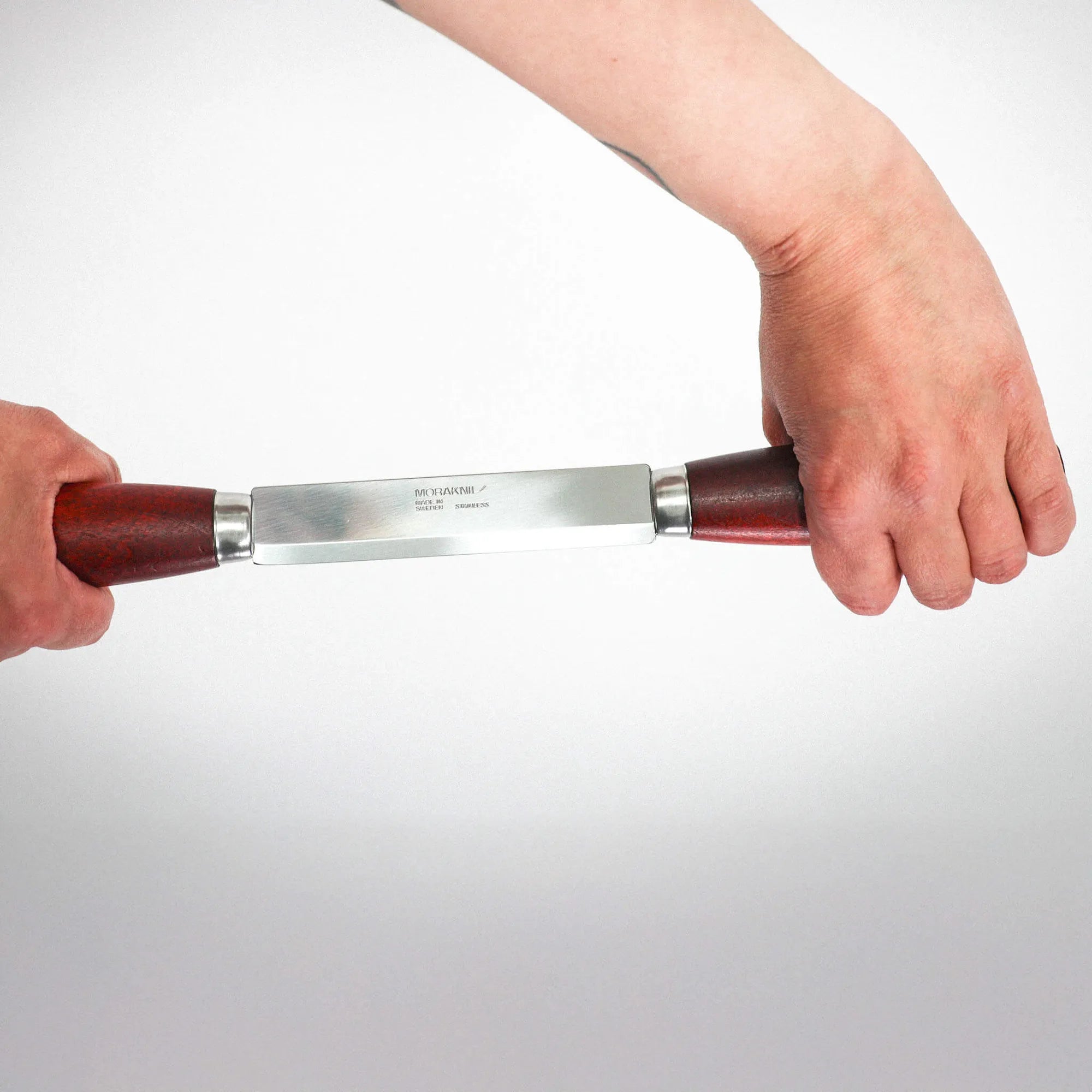 Classic_S_Sharpening_Knife_Hand